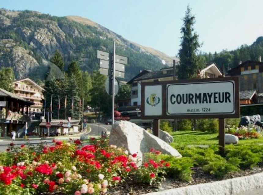 Courmayeur Town